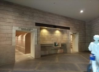 Mari kita mengenal Disney Sea.