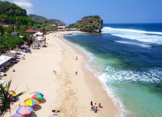 Pantai Indrayanti dan Sejuta Keindahannya by Yosafat Anditya